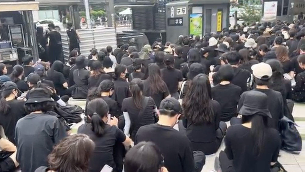 Manifestazione di protesta a Seoul contro la violenza dei maestri sugli alunni